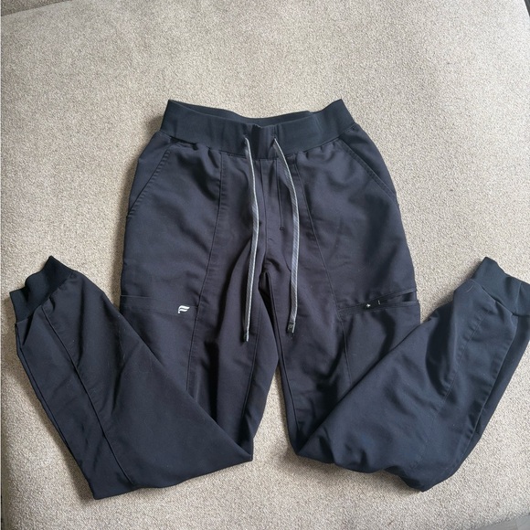 Fabletics Black Scrub Pants - Picture 1 of 1